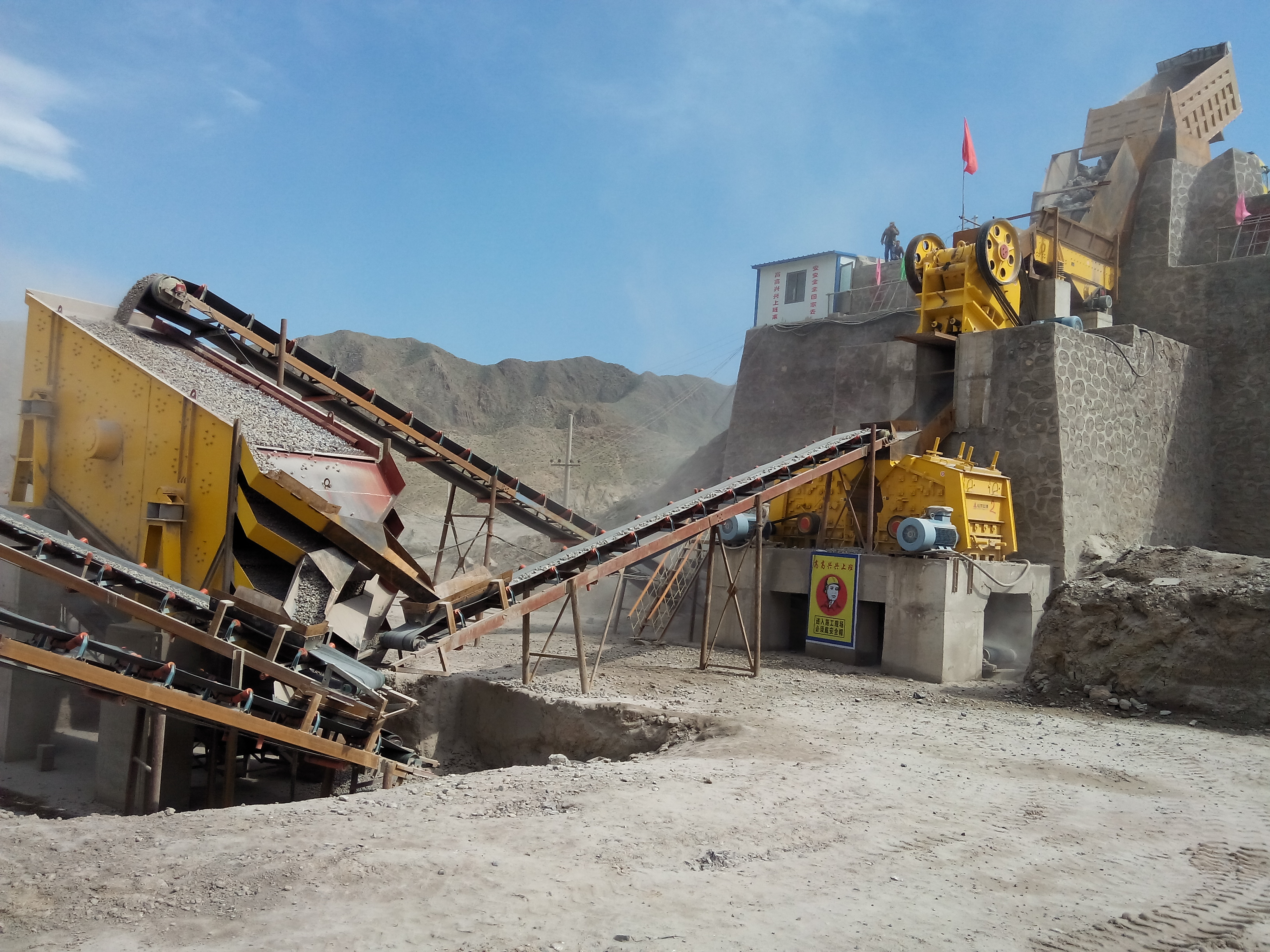 120-180tph Limestone Crushing&Screening Plant(图1)